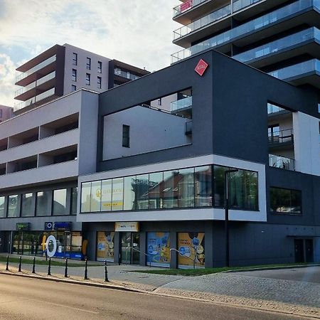 Q Apart Gold- Klimatyzowany 3 Pokojowy Apartament Przy Manufakturze Z Garazem Gratis, Fv Лодзь Экстерьер фото