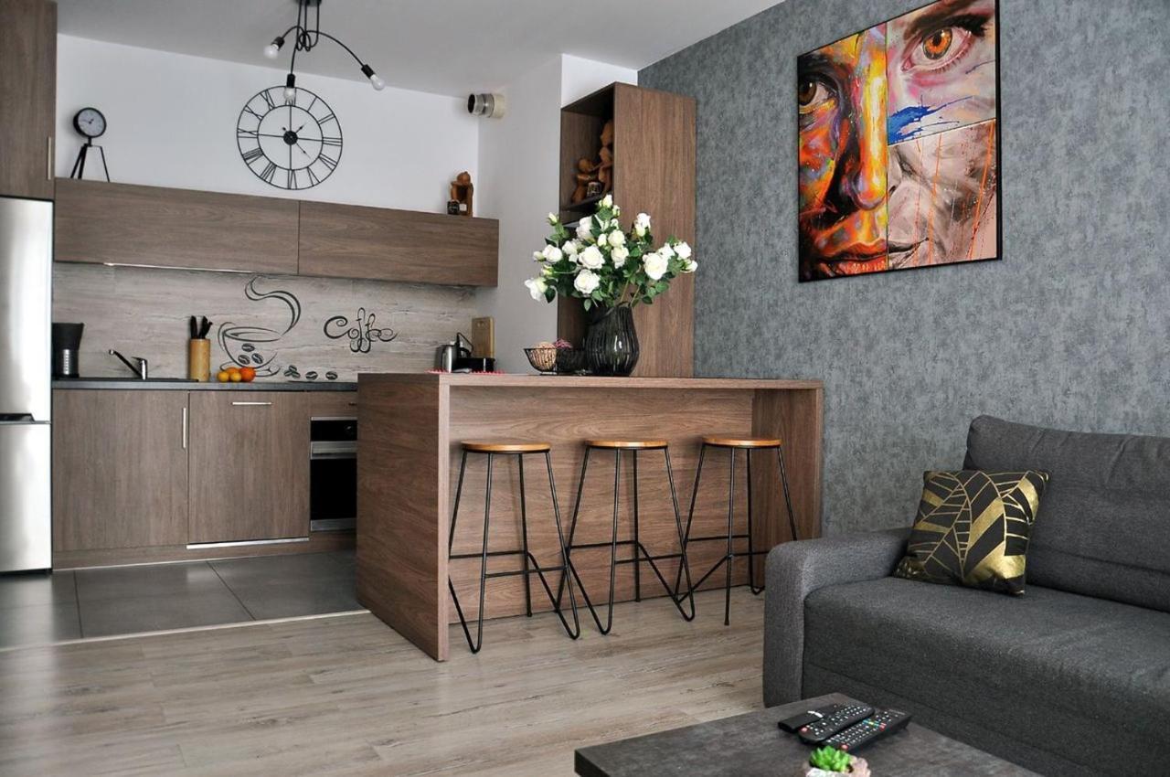 Q Apart Gold- Klimatyzowany 3 Pokojowy Apartament Przy Manufakturze Z Garazem Gratis, Fv Лодзь Экстерьер фото