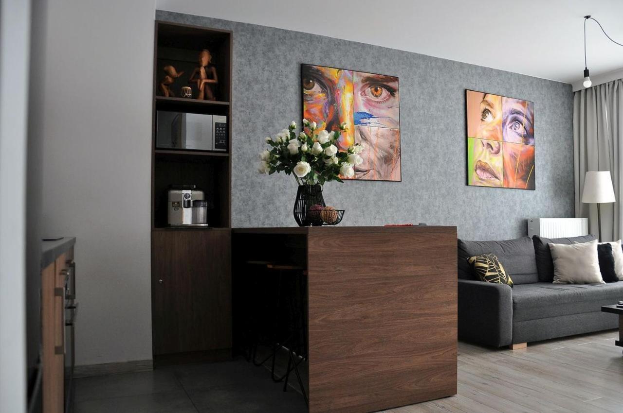 Q Apart Gold- Klimatyzowany 3 Pokojowy Apartament Przy Manufakturze Z Garazem Gratis, Fv Лодзь Экстерьер фото