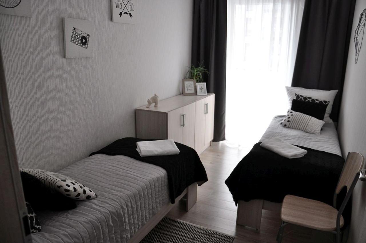 Q Apart Gold- Klimatyzowany 3 Pokojowy Apartament Przy Manufakturze Z Garazem Gratis, Fv Лодзь Экстерьер фото
