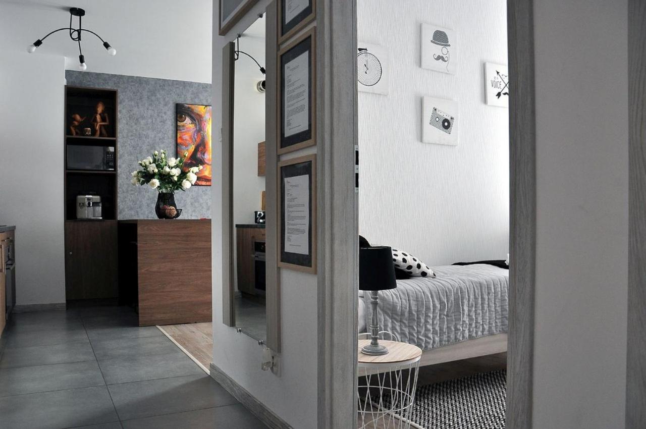 Q Apart Gold- Klimatyzowany 3 Pokojowy Apartament Przy Manufakturze Z Garazem Gratis, Fv Лодзь Экстерьер фото