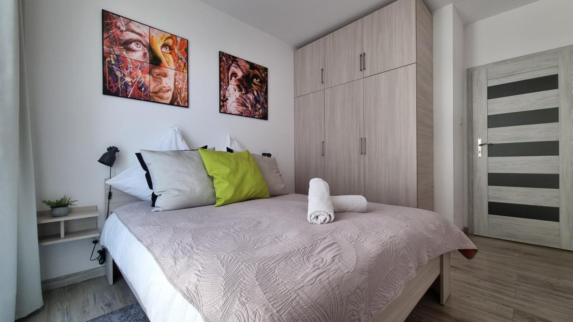 Q Apart Gold- Klimatyzowany 3 Pokojowy Apartament Przy Manufakturze Z Garazem Gratis, Fv Лодзь Экстерьер фото